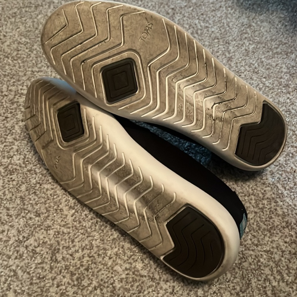 Toms Women’s Slip Ons - Picture 5 of 6